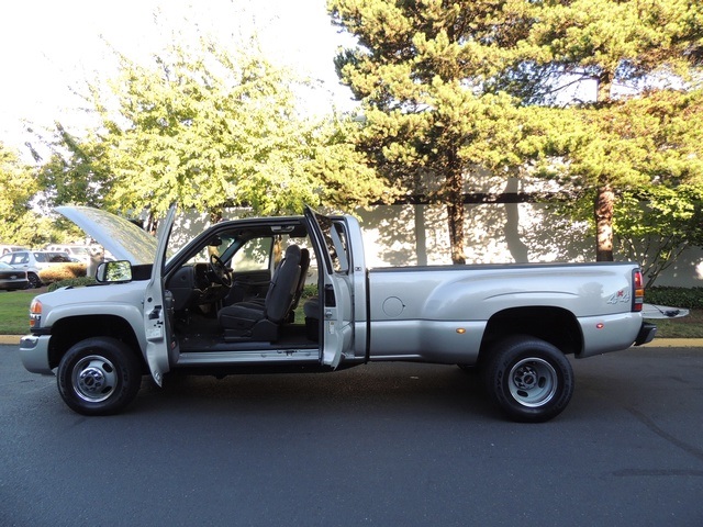 2005 GMC Sierra 3500 SLE/4X4 / 8.1Liter 8Cyl / Dually / 1-Owner   - Photo 13 - Portland, OR 97217