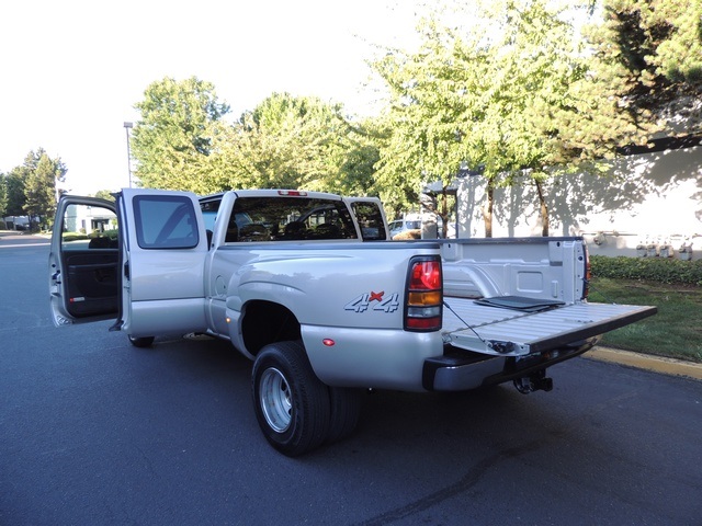 2005 GMC Sierra 3500 SLE/4X4 / 8.1Liter 8Cyl / Dually / 1-Owner   - Photo 14 - Portland, OR 97217