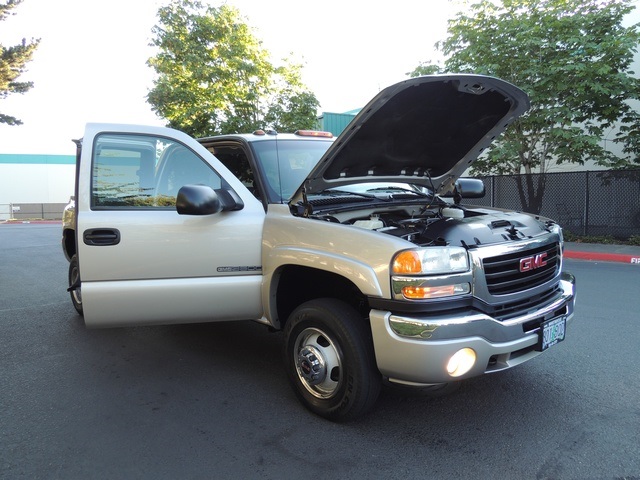 2005 GMC Sierra 3500 SLE/4X4 / 8.1Liter 8Cyl / Dually / 1-Owner   - Photo 17 - Portland, OR 97217