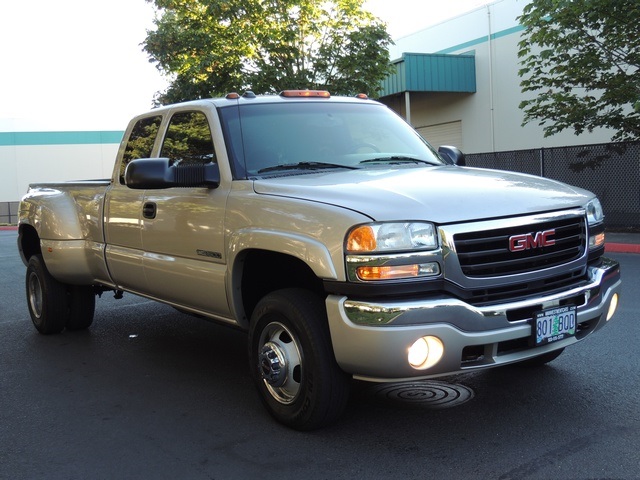 2005 GMC Sierra 3500 SLE/4X4 / 8.1Liter 8Cyl / Dually / 1-Owner   - Photo 2 - Portland, OR 97217