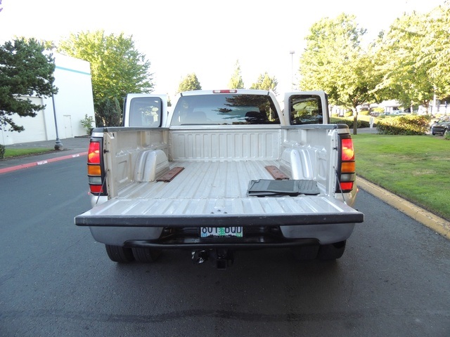 2005 GMC Sierra 3500 SLE/4X4 / 8.1Liter 8Cyl / Dually / 1-Owner   - Photo 15 - Portland, OR 97217