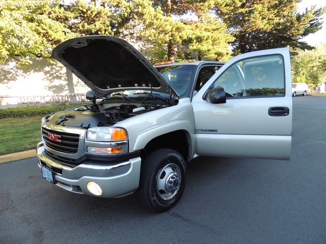 2005 GMC Sierra 3500 SLE/4X4 / 8.1Liter 8Cyl / Dually / 1-Owner   - Photo 12 - Portland, OR 97217