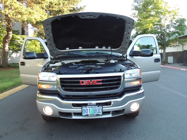 2005 GMC Sierra 3500 SLE/4X4 / 8.1Liter 8Cyl / Dually / 1-Owner   - Photo 18 - Portland, OR 97217