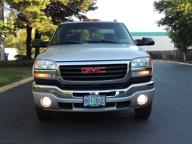 2005 GMC Sierra 3500 SLE/4X4 / 8.1Liter 8Cyl / Dually / 1-Owner   - Photo 5 - Portland, OR 97217