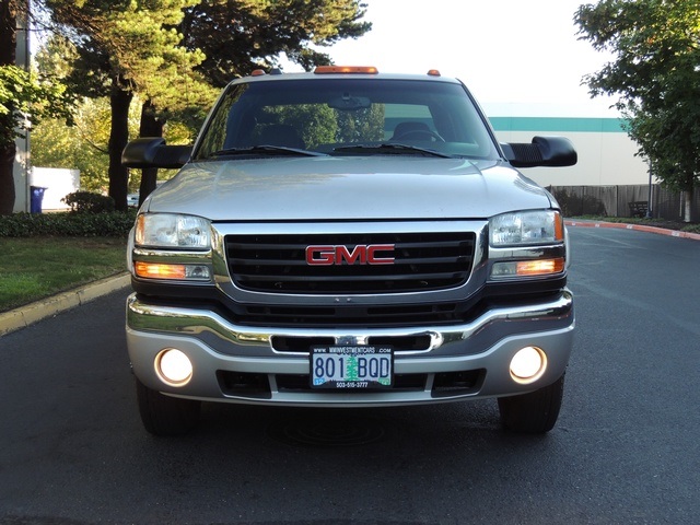 2005 GMC Sierra 3500 SLE/4X4 / 8.1Liter 8Cyl / Dually / 1-Owner   - Photo 11 - Portland, OR 97217