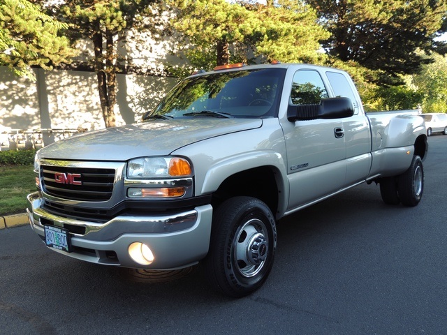 2005 GMC Sierra 3500 SLE/4X4 / 8.1Liter 8Cyl / Dually / 1-Owner   - Photo 1 - Portland, OR 97217