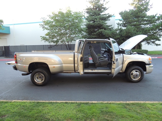 2005 GMC Sierra 3500 SLE/4X4 / 8.1Liter 8Cyl / Dually / 1-Owner   - Photo 16 - Portland, OR 97217