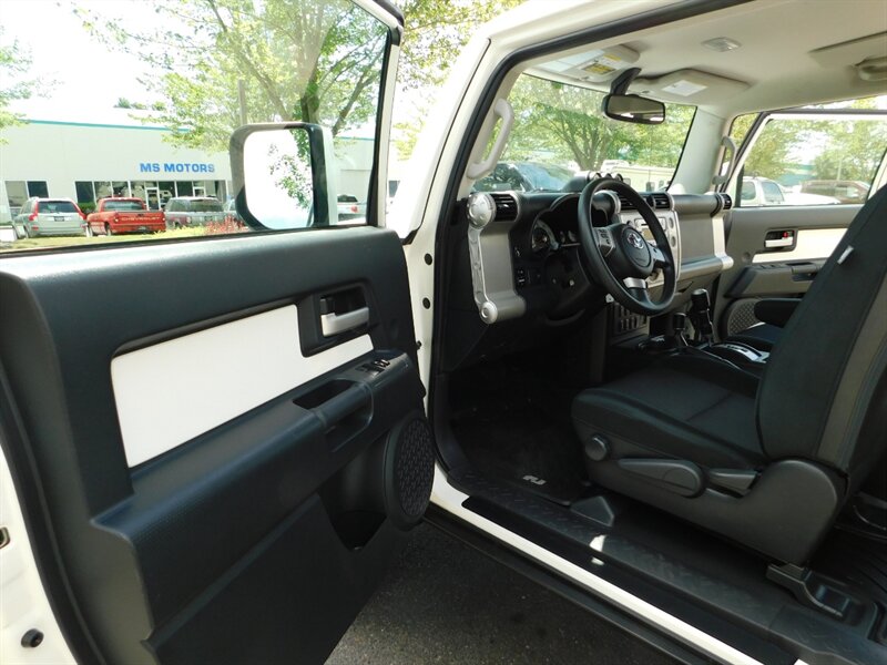 2014 Toyota FJ Cruiser Sport Utility 4X4/1-OWNER / LIFTED / LOW LOW MILES   - Photo 13 - Portland, OR 97217