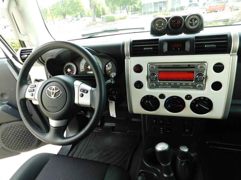 2014 Toyota FJ Cruiser Sport Utility 4X4/1-OWNER / LIFTED / LOW LOW MILES   - Photo 17 - Portland, OR 97217