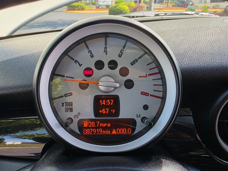 2008 MINI Cooper 1.6L / 6 SPEED MANUAL / BRAND NEW CLUTCH / LEATHER / LEATHER / PANORAMIC / ALWAYS SERVICED AT MINI DEALERSHIP / 1 OWNER / 87K MILES ONLY!!! - Photo 22 - Portland, OR 97217