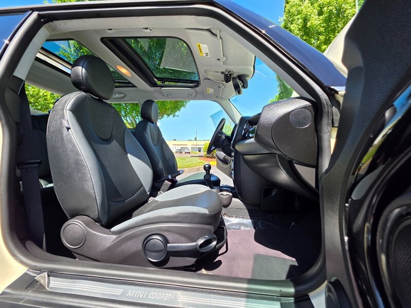 2008 MINI Cooper 1.6L / 6 SPEED MANUAL / BRAND NEW CLUTCH / LEATHER / LEATHER / PANORAMIC / ALWAYS SERVICED AT MINI DEALERSHIP / 1 OWNER / 87K MILES ONLY!!! - Photo 16 - Portland, OR 97217
