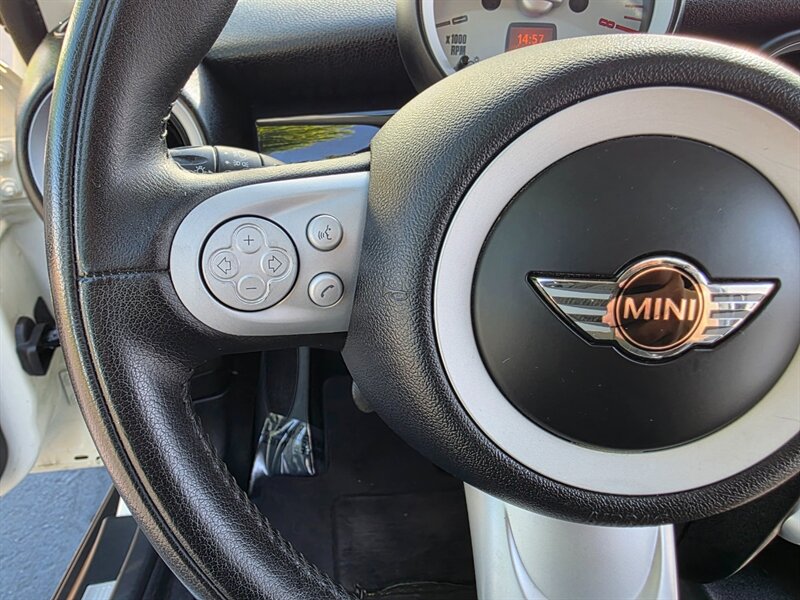 2008 MINI Cooper 1.6L / 6 SPEED MANUAL / BRAND NEW CLUTCH / LEATHER / LEATHER / PANORAMIC / ALWAYS SERVICED AT MINI DEALERSHIP / 1 OWNER / 87K MILES ONLY!!! - Photo 35 - Portland, OR 97217