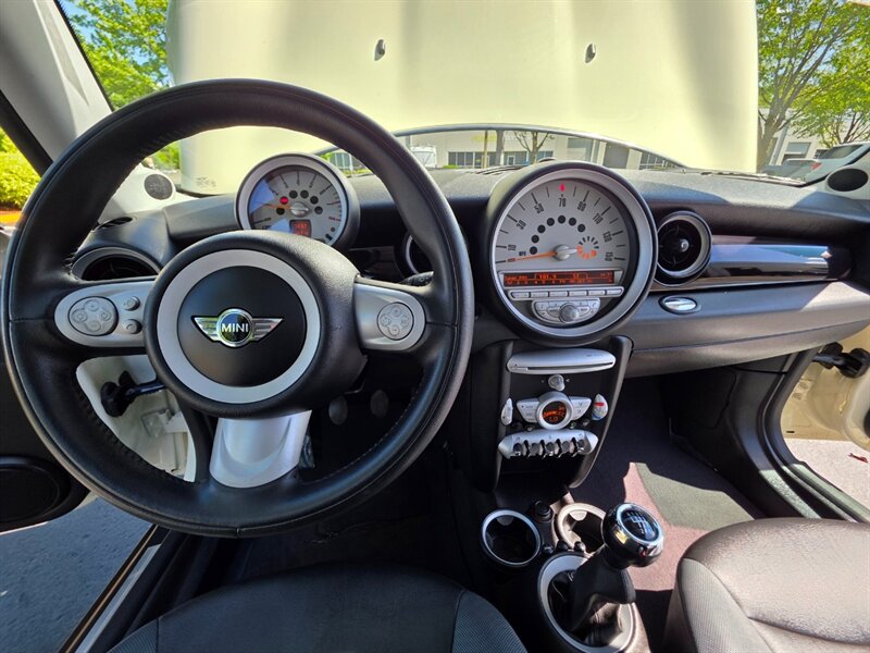 2008 MINI Cooper 1.6L / 6 SPEED MANUAL / BRAND NEW CLUTCH / LEATHER / LEATHER / PANORAMIC / ALWAYS SERVICED AT MINI DEALERSHIP / 1 OWNER / 87K MILES ONLY!!! - Photo 18 - Portland, OR 97217