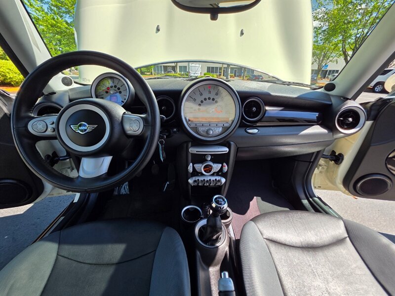 2008 MINI Cooper 1.6L / 6 SPEED MANUAL / BRAND NEW CLUTCH / LEATHER / LEATHER / PANORAMIC / ALWAYS SERVICED AT MINI DEALERSHIP / 1 OWNER / 87K MILES ONLY!!! - Photo 17 - Portland, OR 97217
