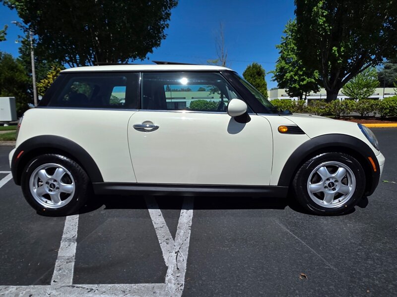 2008 MINI Cooper 1.6L / 6 SPEED MANUAL / BRAND NEW CLUTCH / LEATHER / LEATHER / PANORAMIC / ALWAYS SERVICED AT MINI DEALERSHIP / 1 OWNER / 87K MILES ONLY!!! - Photo 4 - Portland, OR 97217