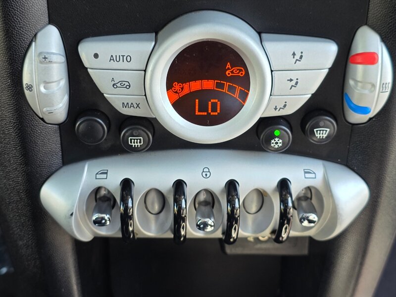 2008 MINI Cooper 1.6L / 6 SPEED MANUAL / BRAND NEW CLUTCH / LEATHER / LEATHER / PANORAMIC / ALWAYS SERVICED AT MINI DEALERSHIP / 1 OWNER / 87K MILES ONLY!!! - Photo 19 - Portland, OR 97217