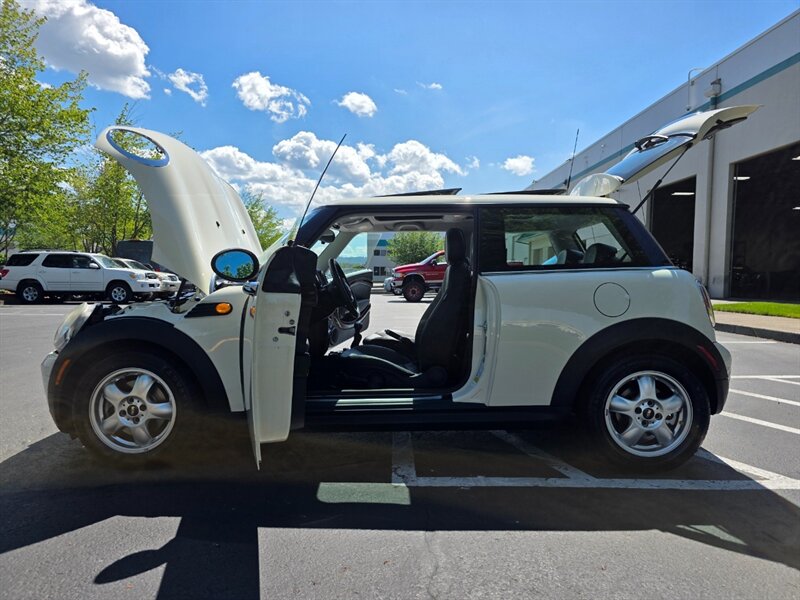 2008 MINI Cooper 1.6L / 6 SPEED MANUAL / BRAND NEW CLUTCH / LEATHER / LEATHER / PANORAMIC / ALWAYS SERVICED AT MINI DEALERSHIP / 1 OWNER / 87K MILES ONLY!!! - Photo 23 - Portland, OR 97217