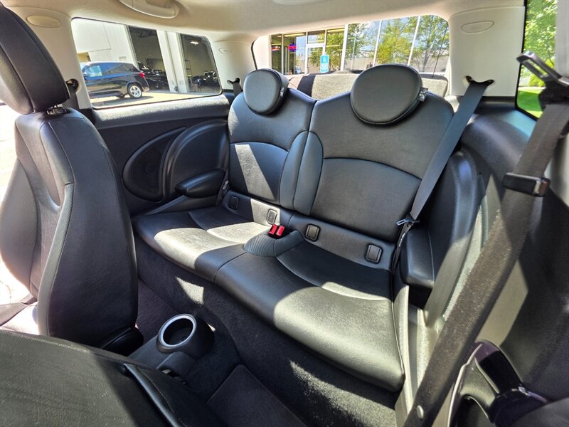 2008 MINI Cooper 1.6L / 6 SPEED MANUAL / BRAND NEW CLUTCH / LEATHER / LEATHER / PANORAMIC / ALWAYS SERVICED AT MINI DEALERSHIP / 1 OWNER / 87K MILES ONLY!!! - Photo 14 - Portland, OR 97217