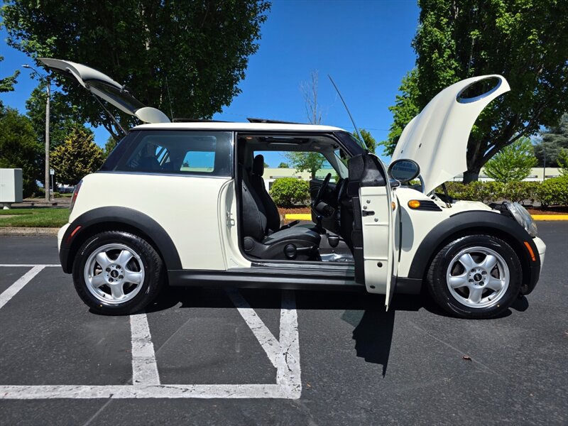 2008 MINI Cooper 1.6L / 6 SPEED MANUAL / BRAND NEW CLUTCH / LEATHER / LEATHER / PANORAMIC / ALWAYS SERVICED AT MINI DEALERSHIP / 1 OWNER / 87K MILES ONLY!!! - Photo 24 - Portland, OR 97217