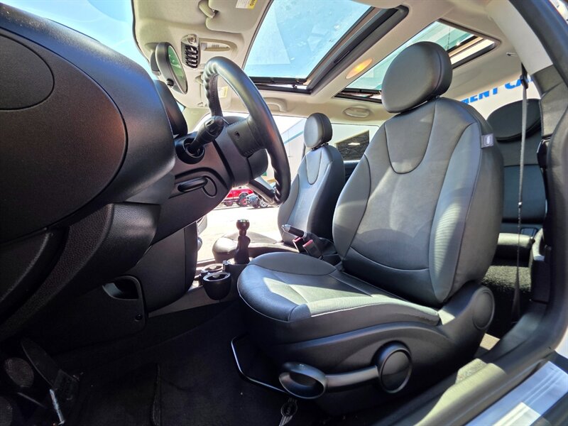 2008 MINI Cooper 1.6L / 6 SPEED MANUAL / BRAND NEW CLUTCH / LEATHER / LEATHER / PANORAMIC / ALWAYS SERVICED AT MINI DEALERSHIP / 1 OWNER / 87K MILES ONLY!!! - Photo 13 - Portland, OR 97217