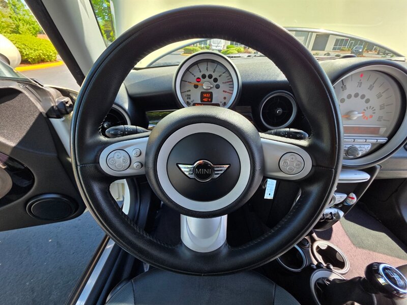 2008 MINI Cooper 1.6L / 6 SPEED MANUAL / BRAND NEW CLUTCH / LEATHER / LEATHER / PANORAMIC / ALWAYS SERVICED AT MINI DEALERSHIP / 1 OWNER / 87K MILES ONLY!!! - Photo 34 - Portland, OR 97217
