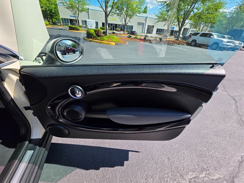 2008 MINI Cooper 1.6L / 6 SPEED MANUAL / BRAND NEW CLUTCH / LEATHER / LEATHER / PANORAMIC / ALWAYS SERVICED AT MINI DEALERSHIP / 1 OWNER / 87K MILES ONLY!!! - Photo 42 - Portland, OR 97217