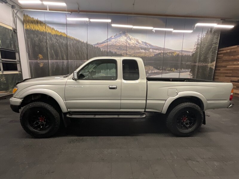 2004 Toyota Tacoma V6 LIMITED 4X4 / 3.4L V6 /NEW LIFT TRD WHEELS TIRE  NEW SUSPENSION LIFT KIT w/ NEW 33 " A/T TIRES & 17 " TRD WHEELS / ONLY 115,000 MILES / RUST FREE - Photo 3 - Gladstone, OR 97027