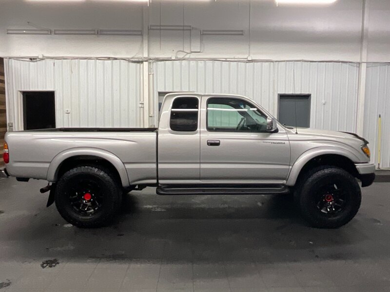 2004 Toyota Tacoma V6 LIMITED 4X4 / 3.4L V6 /NEW LIFT TRD WHEELS TIRE  NEW SUSPENSION LIFT KIT w/ NEW 33 " A/T TIRES & 17 " TRD WHEELS / ONLY 115,000 MILES / RUST FREE - Photo 4 - Gladstone, OR 97027