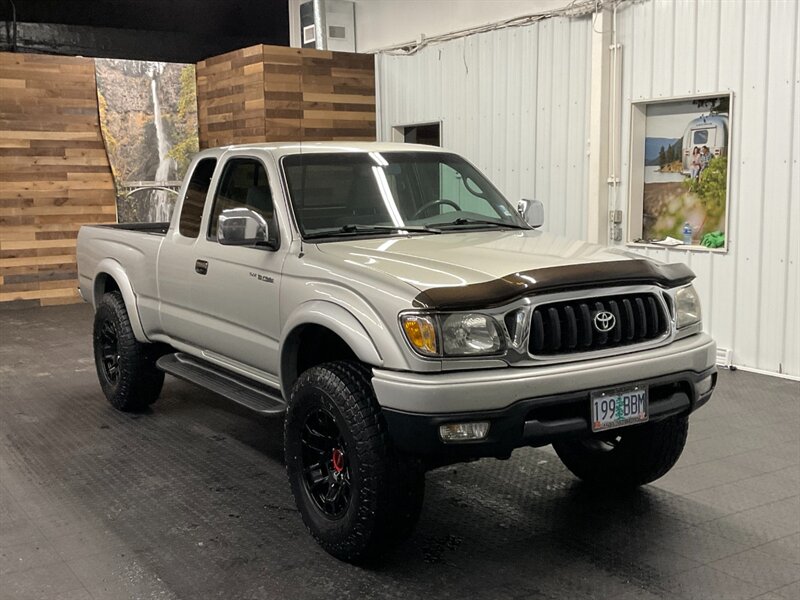 2004 Toyota Tacoma V6 LIMITED 4X4 / 3.4L V6 /NEW LIFT TRD WHEELS TIRE  NEW SUSPENSION LIFT KIT w/ NEW 33 " A/T TIRES & 17 " TRD WHEELS / ONLY 115,000 MILES / RUST FREE - Photo 2 - Gladstone, OR 97027