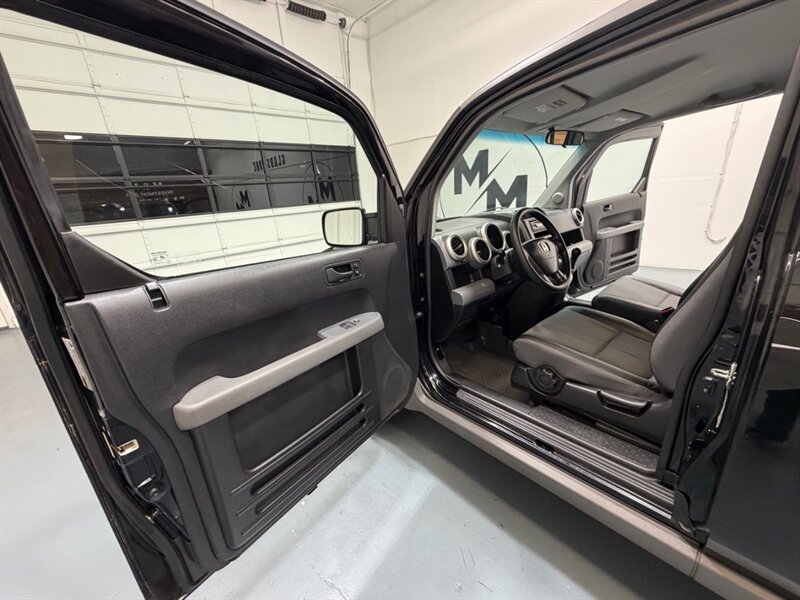 2004 Honda Element DX Sport Utility 2.4L AWD / MANUAL / NEW TIRES / LOCAL NO RUST / ONLY 109K MILES - Photo 11 - Gladstone, OR 97027