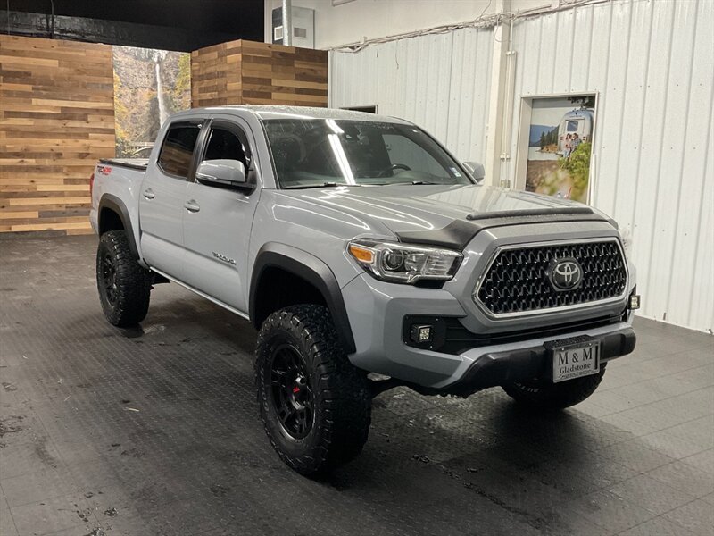 2018 Toyota Tacoma TRD Off-Road 4X4 / NEW LIFT /CEMENT COLOR /1-OWNER  NEW LIFT w/ NEW 33 " BF GOODRICH A/T TIRES & 17 " TRD OEM TOYOTA WHEELS / TECHNOLOGY PKG - Photo 2 - Gladstone, OR 97027