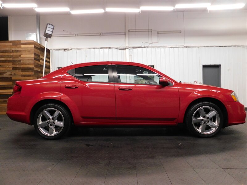 2013 Dodge Avenger SXT Sedan / Navigati   - Photo 4 - Gladstone, OR 97027