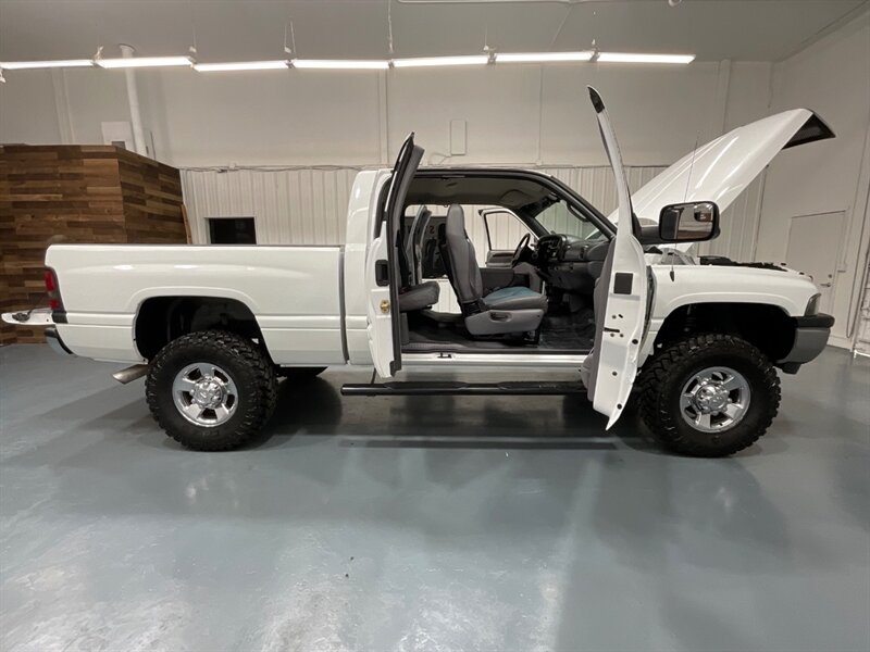 1999 Dodge Ram 2500 Laramie SLT 4X4 / 5.9L CUMMINS DIESEL / NEW TIRES  / ZERO RUST / Leather Seats / Short Bed / 144K MILES - Photo 6 - Gladstone, OR 97027