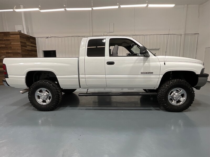 1999 Dodge Ram 2500 Laramie SLT 4X4 / 5.9L CUMMINS DIESEL / NEW TIRES  / ZERO RUST / Leather Seats / Short Bed / 144K MILES - Photo 4 - Gladstone, OR 97027