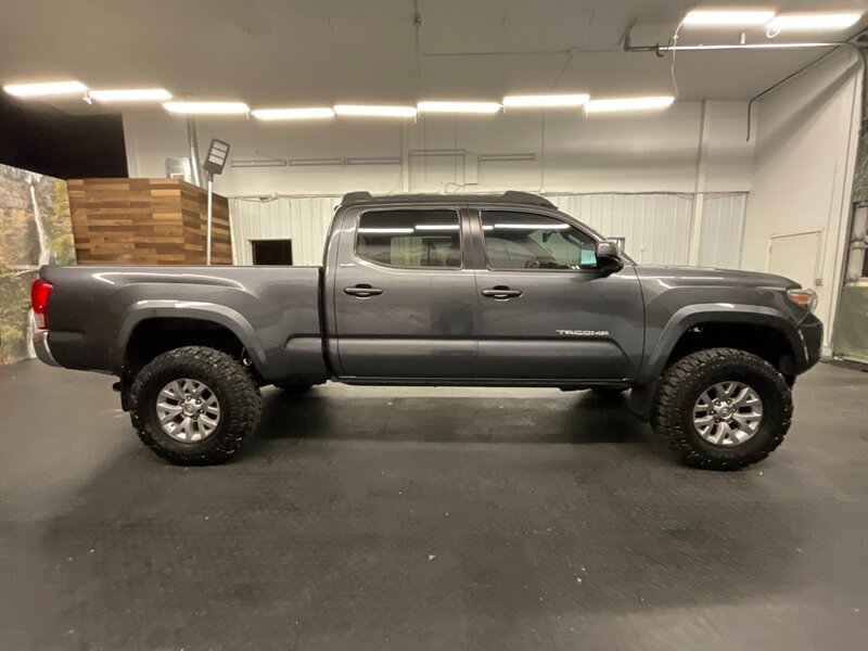 2016 Toyota Tacoma SR5 V6 4X4 / 1-OWNER   - Photo 6 - Gladstone, OR 97027