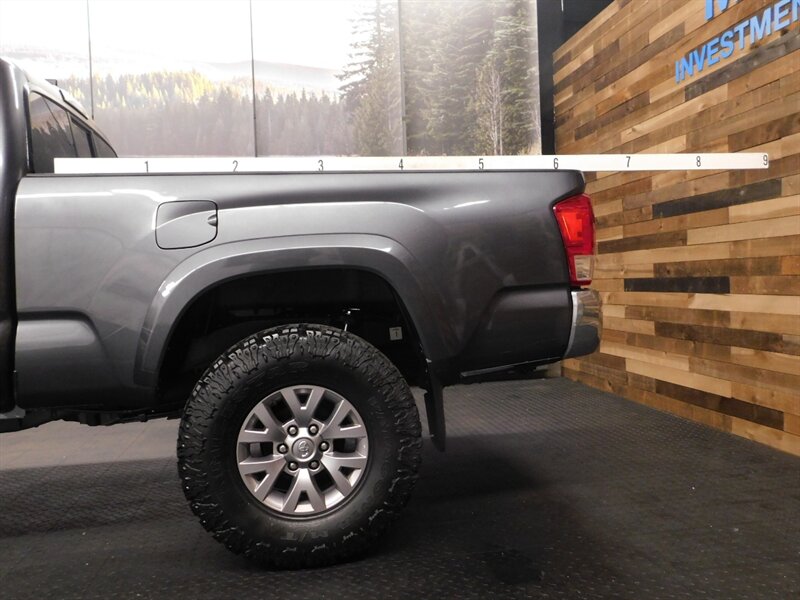 2016 Toyota Tacoma SR5 V6 4X4 / 1-OWNER   - Photo 7 - Gladstone, OR 97027