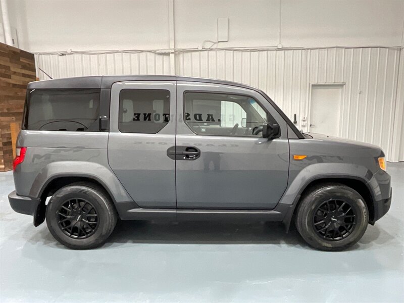 2011 Honda Element LX AWD / NEW WHEELS & TIRES / ZERO RUST / LOCAL SUV - Photo 4 - Gladstone, OR 97027
