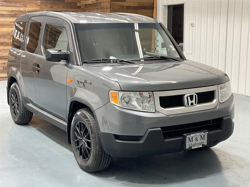 2011 Honda Element LX AWD / NEW WHEELS & TIRES / ZERO RUST / LOCAL SUV - Photo 2 - Gladstone, OR 97027