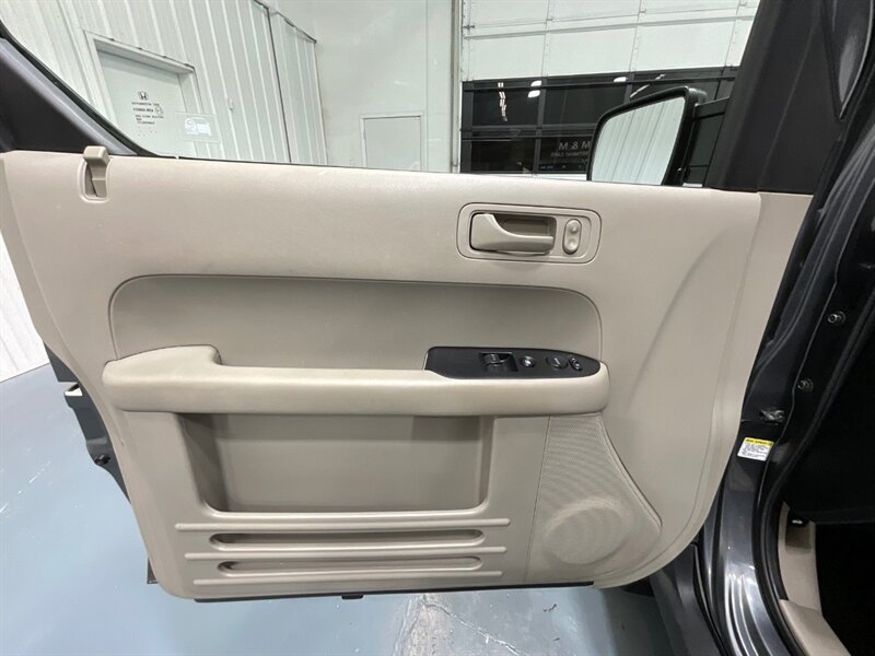 2011 Honda Element LX AWD / NEW WHEELS & TIRES / ZERO RUST / LOCAL SUV - Photo 35 - Gladstone, OR 97027