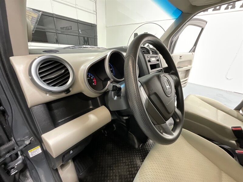 2011 Honda Element LX AWD / NEW WHEELS & TIRES / ZERO RUST / LOCAL SUV - Photo 18 - Gladstone, OR 97027