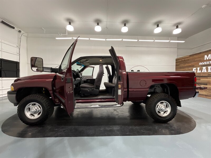 2001 Dodge Ram 2500 SLT 4X4 / 5.9L CUMMINS DIESEL / 155K Miles  / ZERO RUST - Photo 5 - Gladstone, OR 97027