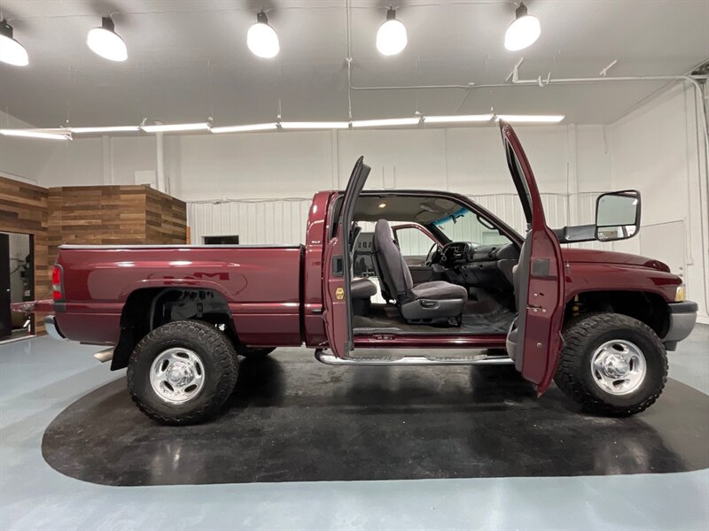 2001 Dodge Ram 2500 SLT 4X4 / 5.9L CUMMINS DIESEL / 155K Miles  / ZERO RUST - Photo 6 - Gladstone, OR 97027