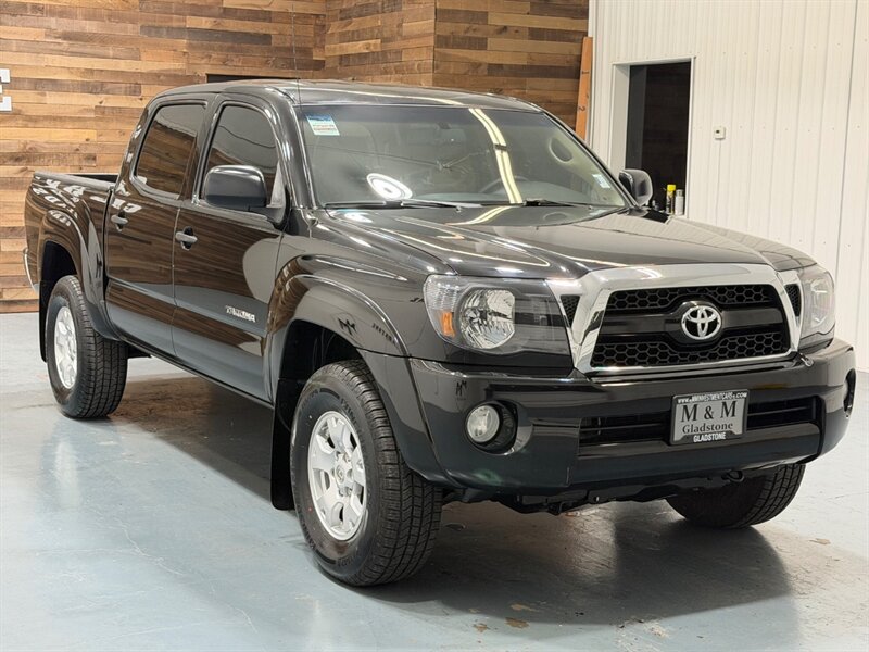 2011 Toyota Tacoma V6 SR5 4.0L V6 4x4 Double Cab / ZERO RUST FREE / NEW TIRES - Photo 2 - Gladstone, OR 97027