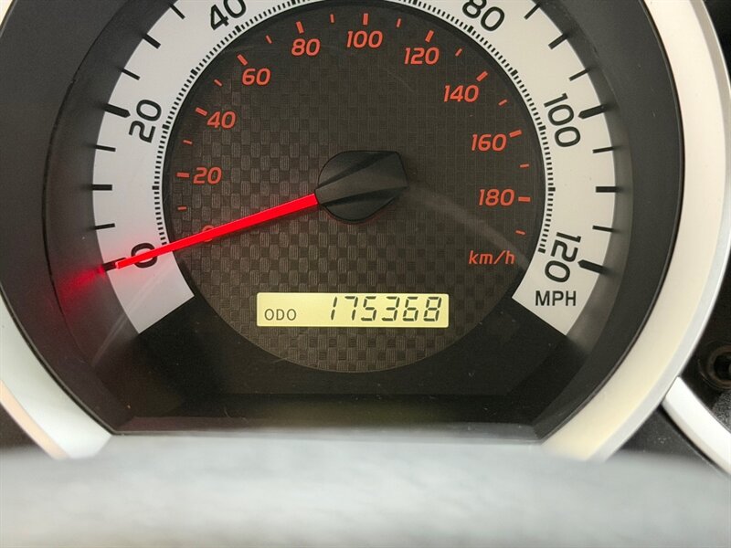 2011 Toyota Tacoma V6 SR5 4.0L V6 4x4 Double Cab / ZERO RUST FREE / NEW TIRES - Photo 18 - Gladstone, OR 97027