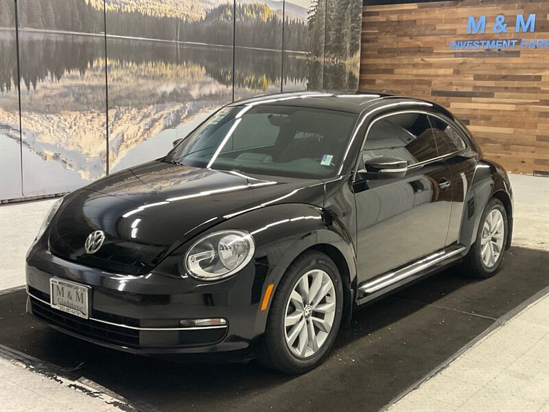 2013 Volkswagen Beetle TDI  / 2.0L 4Cyl Turbo Diesel / 6-SPEED  / Leather & Heated Seats / Pano Sunroof - Photo 25 - Gladstone, OR 97027