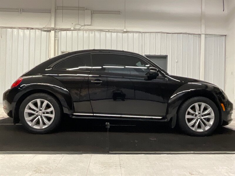 2013 Volkswagen Beetle TDI  / 2.0L 4Cyl Turbo Diesel / 6-SPEED  / Leather & Heated Seats / Pano Sunroof - Photo 4 - Gladstone, OR 97027