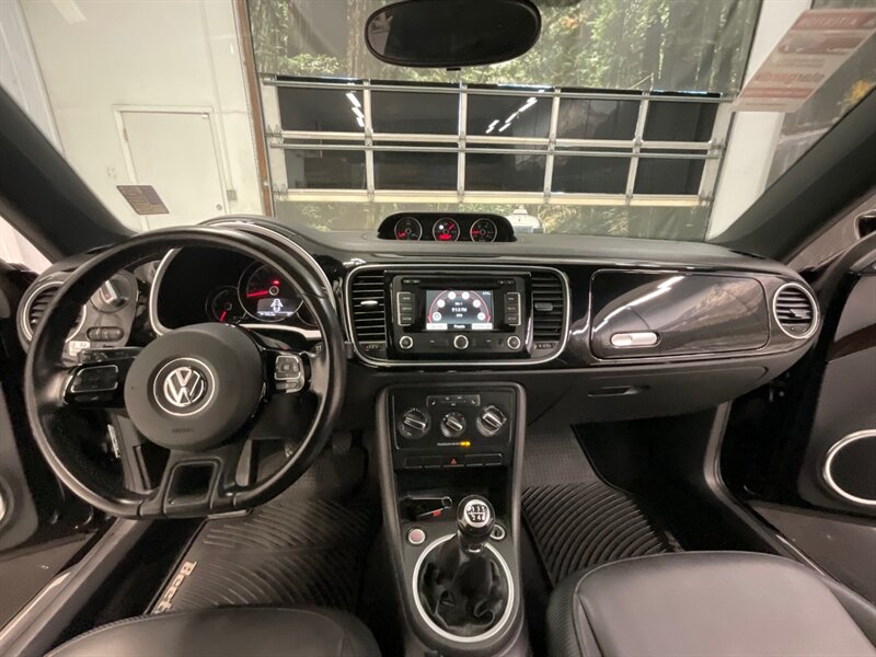 2013 Volkswagen Beetle TDI  / 2.0L 4Cyl Turbo Diesel / 6-SPEED  / Leather & Heated Seats / Pano Sunroof - Photo 19 - Gladstone, OR 97027