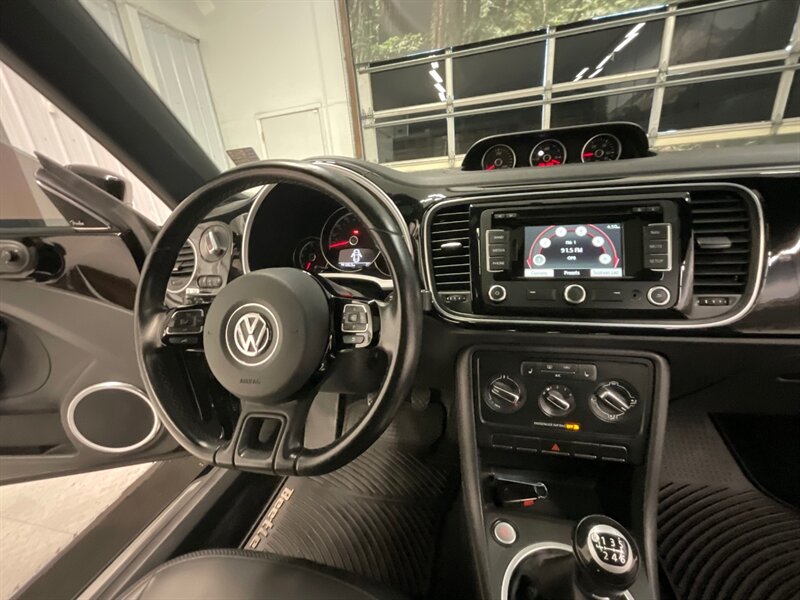 2013 Volkswagen Beetle TDI  / 2.0L 4Cyl Turbo Diesel / 6-SPEED  / Leather & Heated Seats / Pano Sunroof - Photo 20 - Gladstone, OR 97027