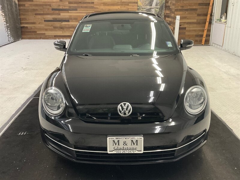 2013 Volkswagen Beetle TDI  / 2.0L 4Cyl Turbo Diesel / 6-SPEED  / Leather & Heated Seats / Pano Sunroof - Photo 5 - Gladstone, OR 97027