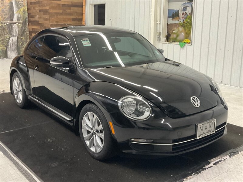 2013 Volkswagen Beetle TDI  / 2.0L 4Cyl Turbo Diesel / 6-SPEED  / Leather & Heated Seats / Pano Sunroof - Photo 2 - Gladstone, OR 97027